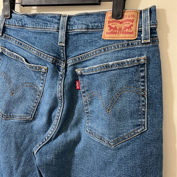Levi’s Wedgie Straight High Rise Medium Wash Denim Jeans Size 29 - Picture 9 of 11
